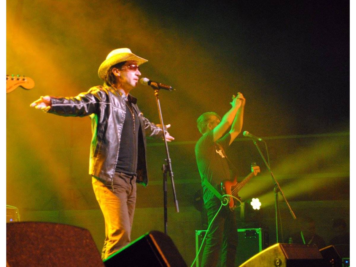 TRIBUTOFEST: U2, George Michael & Bruce Springsteen 04.11.2017 - Magma, Las Americas